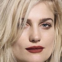 Alison Sudol Naakt