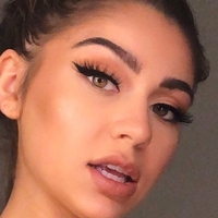Andrea Russett Naakt