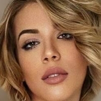 Ariel Gloss Naakt
