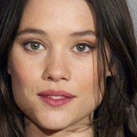 Astrid Bergès-Frisbey Naakt