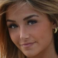 Ava Majury Naakt