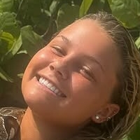 Avery Bracher Naakt