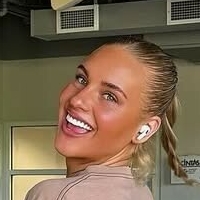 Beth Grotelueschen Naakt