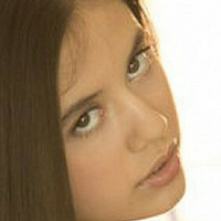 Brunette Lucy Naakt