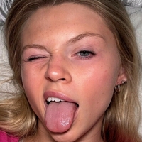 Devyn Hutchison Naakt