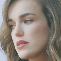 Elizabeth Henstridge Naakt