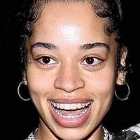 Ella Mai Naakt