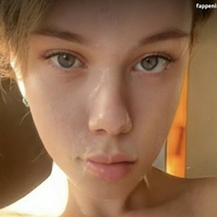 ellabob Naakt