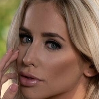 Ellie Paige Naakt