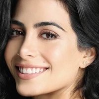 Emeraude Toubia Naakt