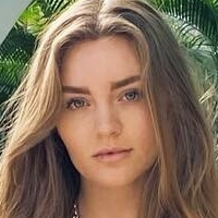 Emily Krueger Naakt