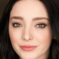 Emma Dumont Naakt