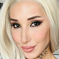 Emma Lusicich Naakt