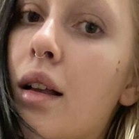 Emma Weaver Naakt