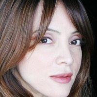 Frida Betrani Naakt