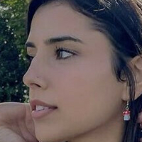 Gal Akbari Naakt