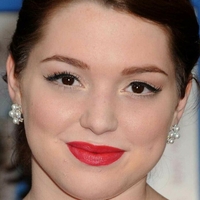 Jennifer Stone Naakt