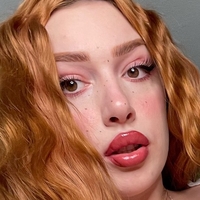 Lacey Laid Naakt