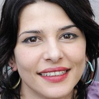 Lale Yavaş Naakt