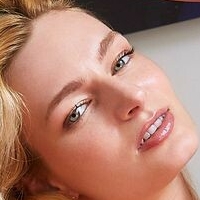 Lee Anne Naakt