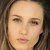 Lily Robinson Naakt