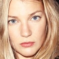 Mona Walravens Naakt