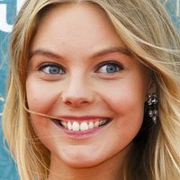 Nell Hudson Naakt