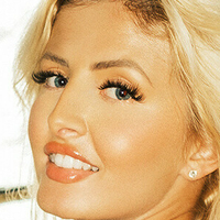 Poppy Wabe Hughes Naakt