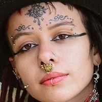 Salamandra Asthar Naakt