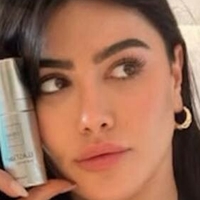 Sara Hesri Naakt