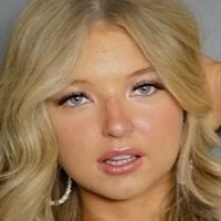 Shae Smolik Naakt