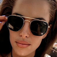 Simona Leskovska Naakt