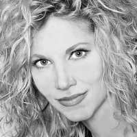 Suzette Andrea Naakt