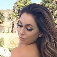 Uldouz Naakt