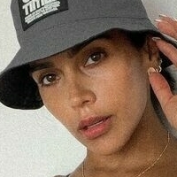 Vania Bludau Naakt