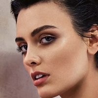 Wallis Day Naakt