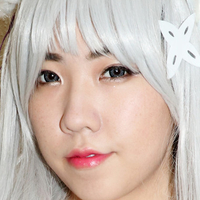 Yoonie Naakt
